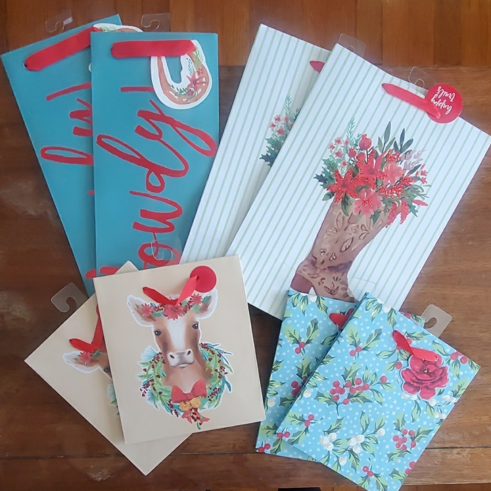 *NWT* 8 PIONEER WOMAN GIFT BAGS